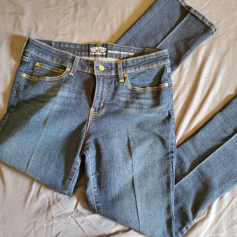 Women's Levi jeans